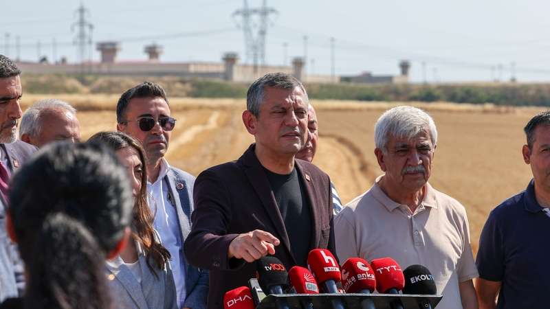 Özel’den Erdoğan’a Meydan Okuma: “Yarın Adana, Cuma Antalya, Cumartesi Malatya, Pazar Adıyaman’dayım”