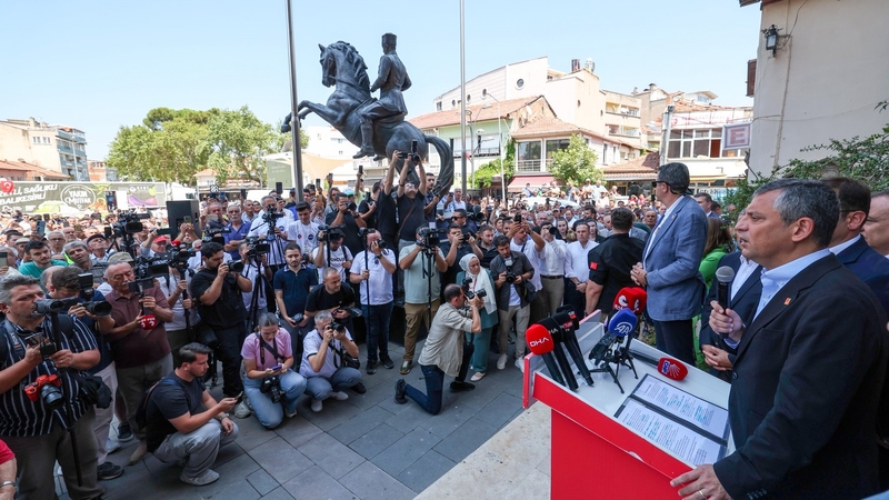 Özgür Özel deprem bölgesi Sındırgı’da: “Sındırgı afet bölgesi ilan edilsin, 6 Şubat’taki sözler unutulmasın”