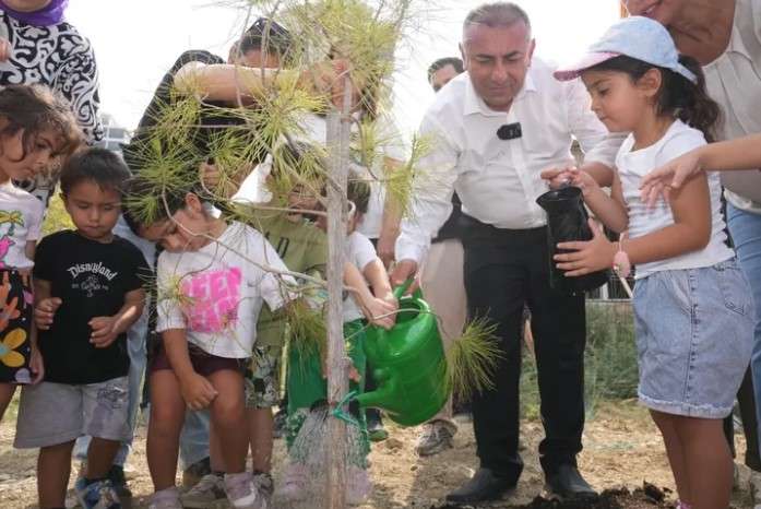 Adana’da minik eller, Yanan ormanlar için ‘geleceğe nefes’ oldu