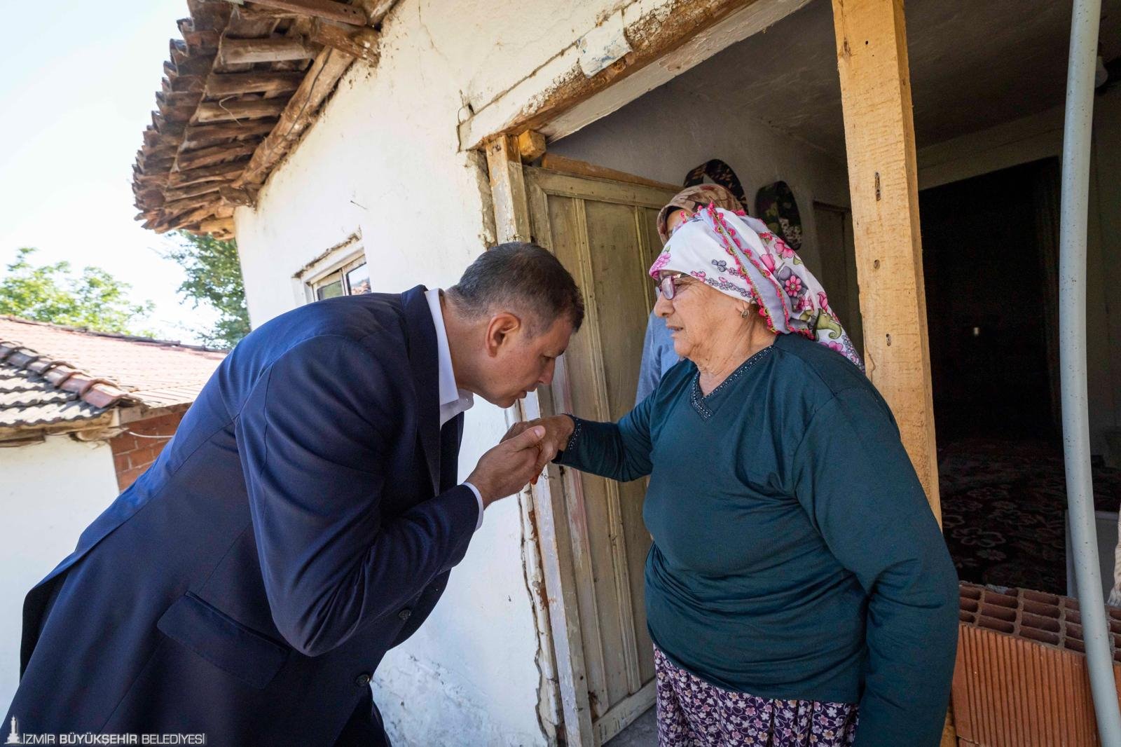 Başkan Tugay’dan yangın şehidi Ragıp Şahin’in ailesine taziye ziyareti