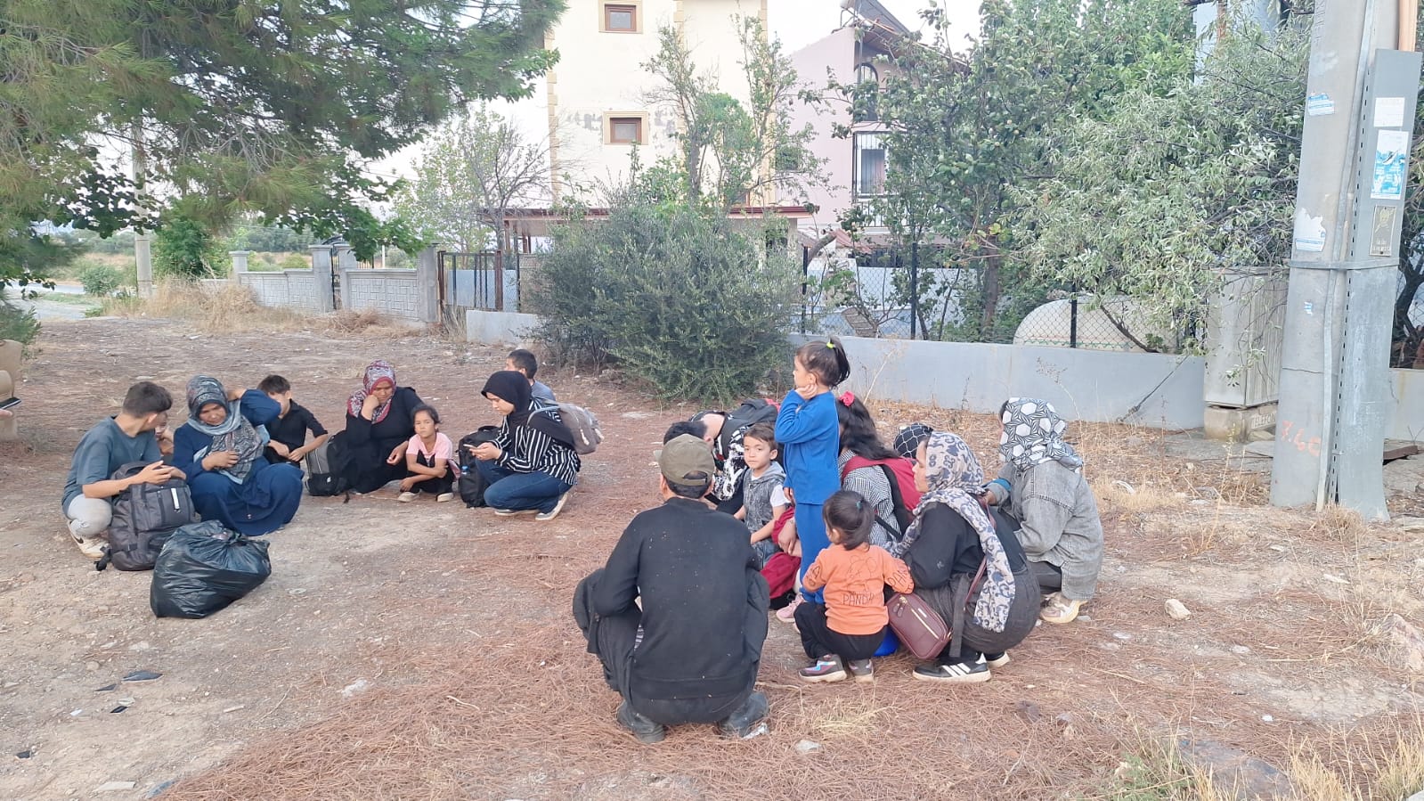 İzmir Seferihisar’da 12’si çocuk 18 kişi yakalandı