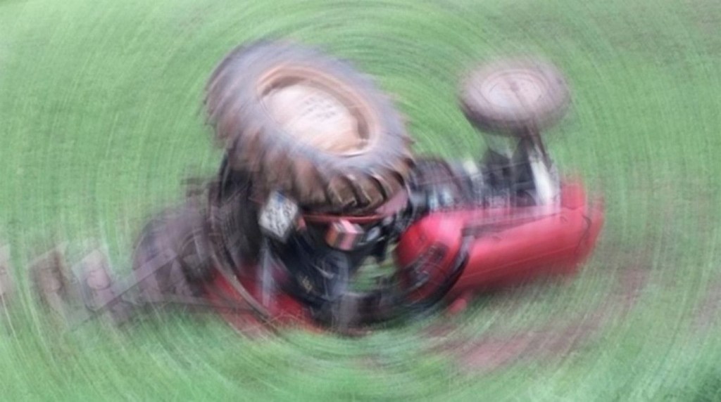 Bursa İnegöl’de traktör devrildi: Ağır yaralanan sürücü hastaneye kaldırıldı