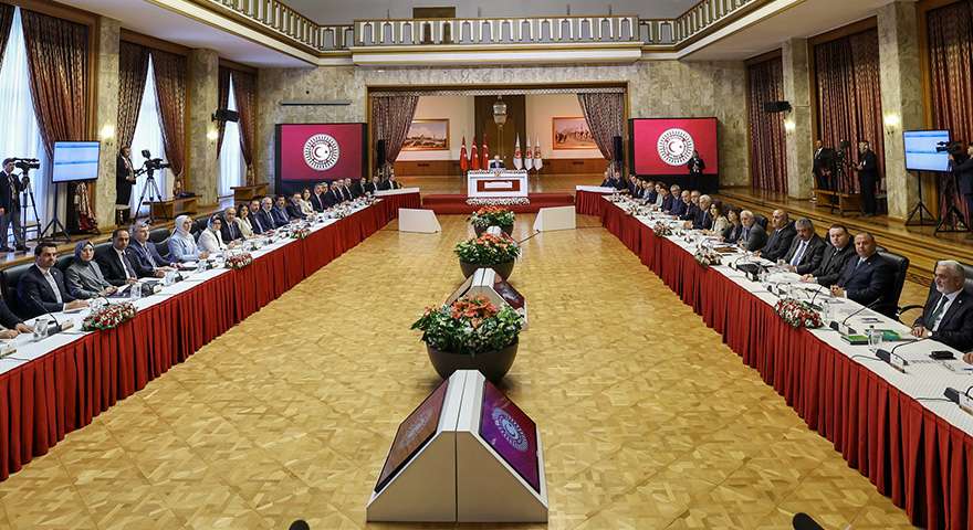 TBMM Komisyonunda farklı sesler: ‘Haklar şartsız verilir’ Diyen de oldu, ‘Önce silah teslimi’ Diyen de