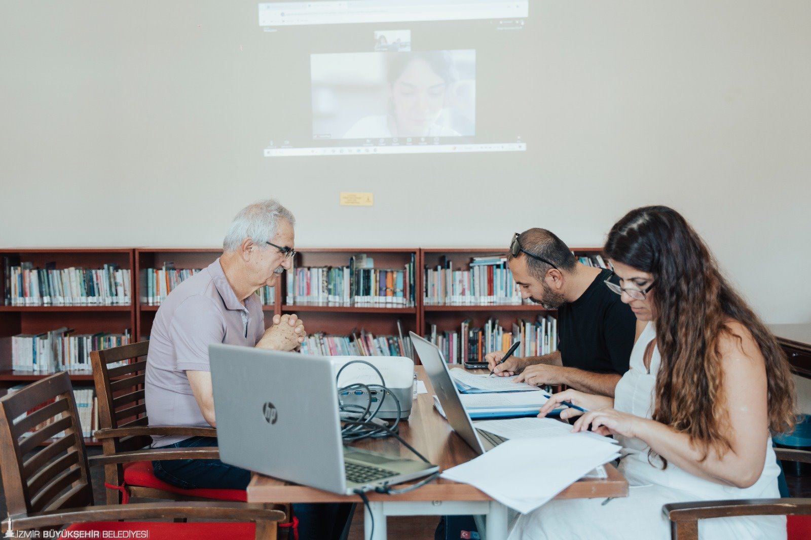 Edebiyat dünyasına yeni yetenekler aranıyor: İzmir’de genç kalemler yarıştı