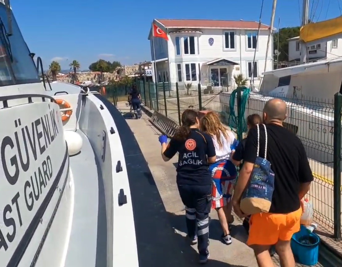 Ege Kıyılarında yoğun saatler: İki ayrı tıbbi tahliye operasyonu gerçekleştirildi
