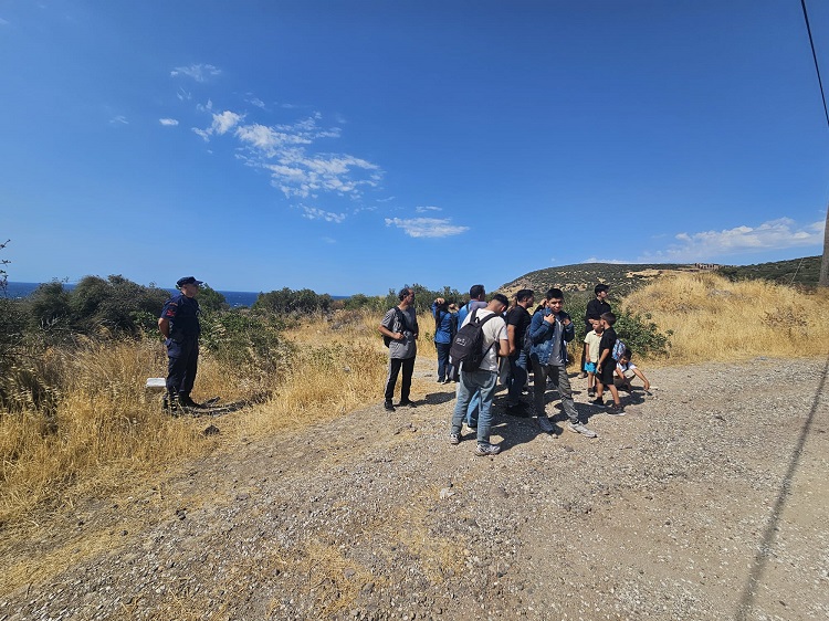 Çanakkale’de göçmen operasyonu: 9 düzensiz göçmene eşlik eden 10 çocuk yakalandı