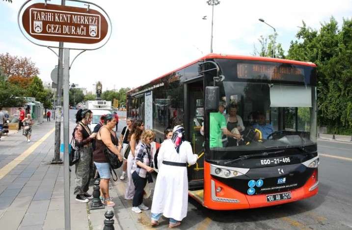 Başkent kültür turu otobüsleri Ankara sokaklarında