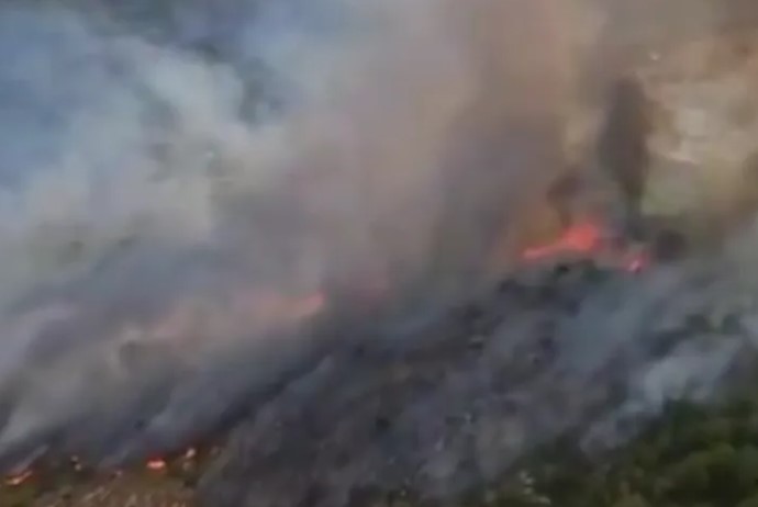 Muğla Seydikemer’de Orman yangınına müdahale sürüyor