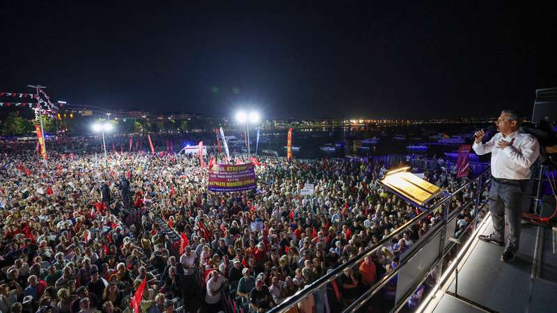 Özgür Özel’den tarihi çağrı ve şok iddia: “İBB davası borsası kuran bir çete var, Kanıtları elimde”