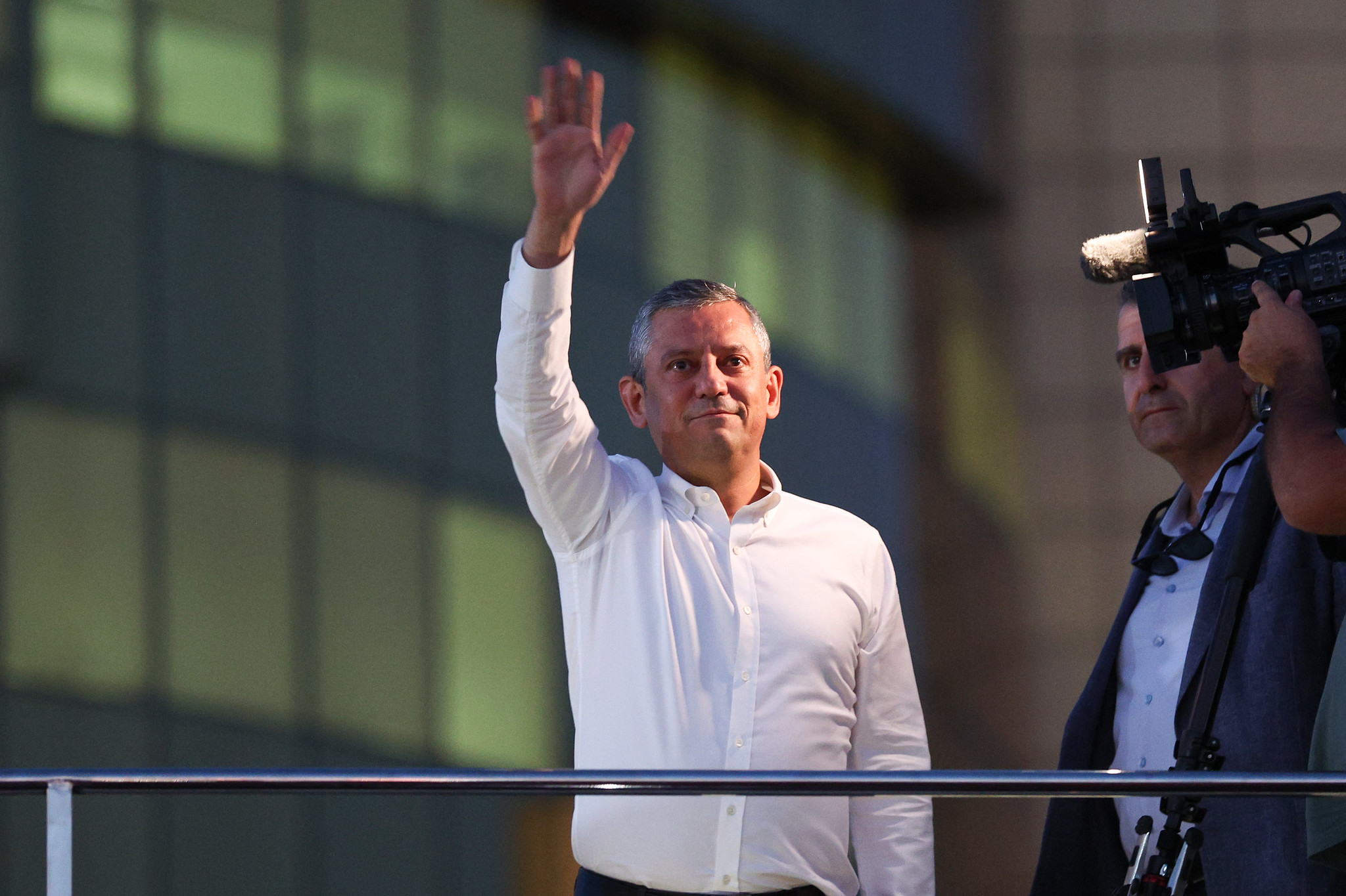 Özgür Özel’den Aydın mitinginde meydan okuma: “Yüreğin varsa sandığı getir”