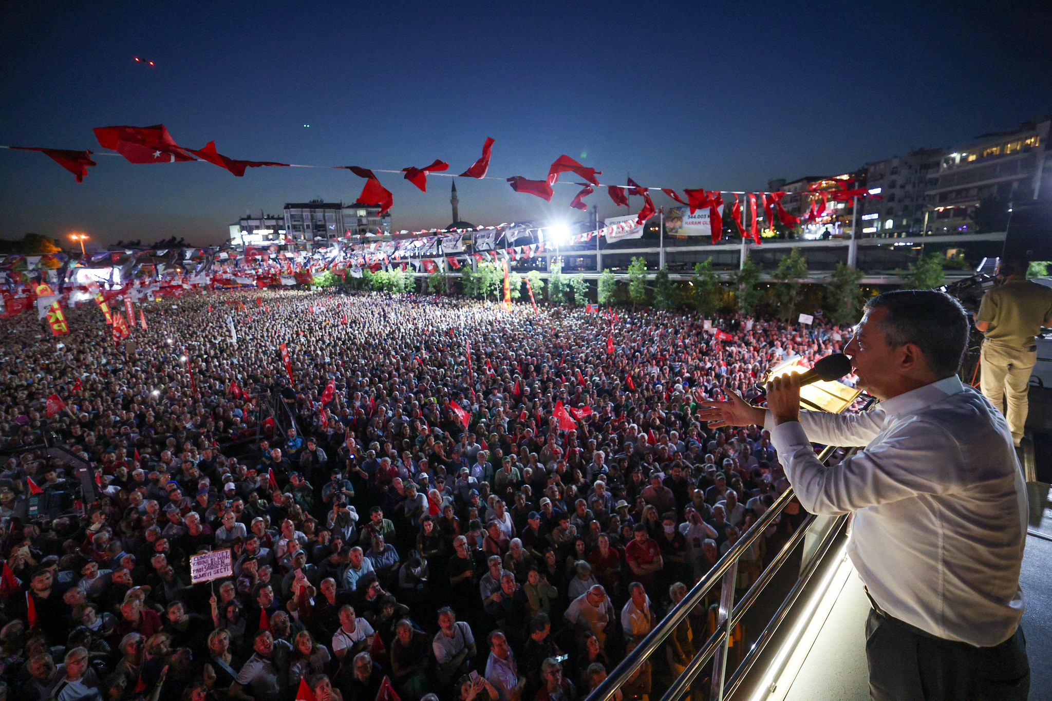 Özgür Özel’den Aydın’da irade mitingi: “Millet emanetini geri istiyor, Hesap soracağız”