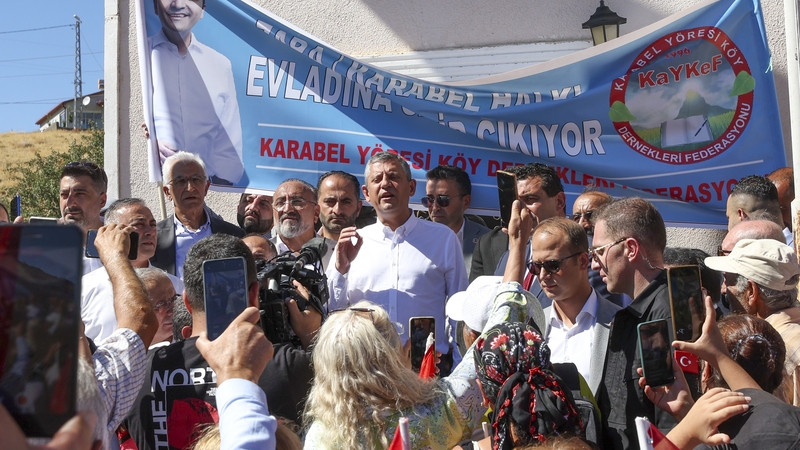 Özgür Özel’den tutuklu Beyoğlu Belediye Başkanı İnan Güney’e memleketinden destek ziyareti