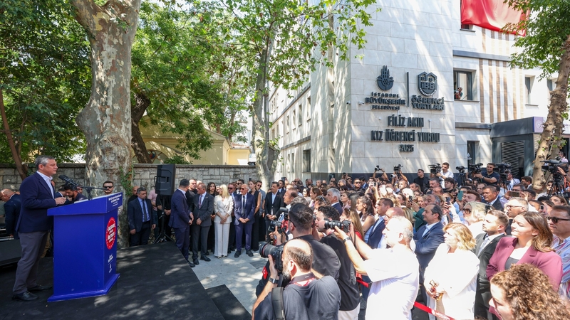 Özgür Özel’den İktidara “Darbe” ve “Yolsuzluk” eleştirisi: “Ekrem İmamoğlu, Erdoğan’ı yenme suçundan içeride”
