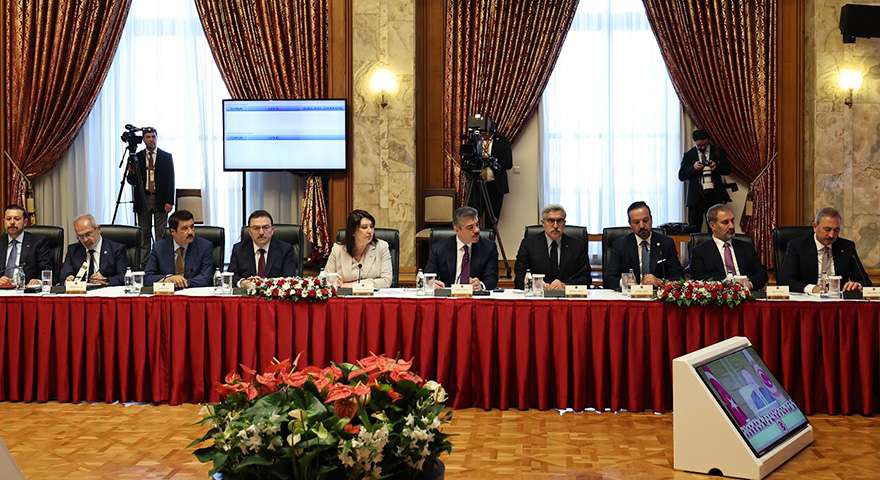 AK Parti’den Komisyonda net çizgiler: “Silah bırakma pazarlık konusu değildir, Teslimiyettir”