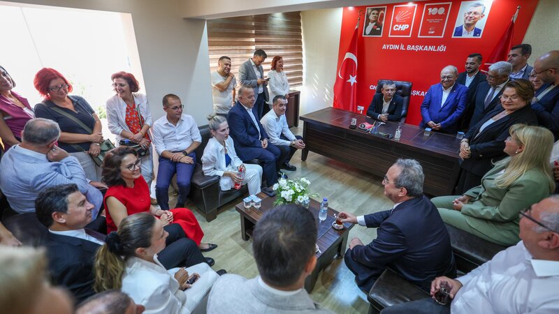 Özgür Özel, Çerçioğlu’nun istifası sonrası Aydın’da parti örgütüyle buluştu