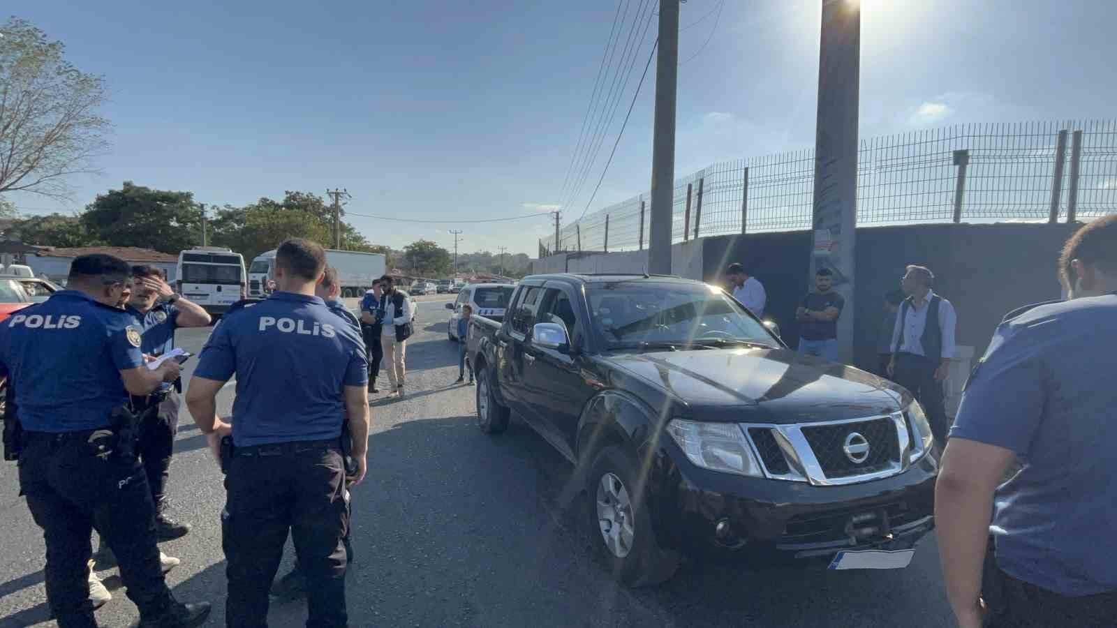 Tekirdağ’da benzin istasyonuna giden pikap kurşun yağmuruna tutuldu, 1 yaralı