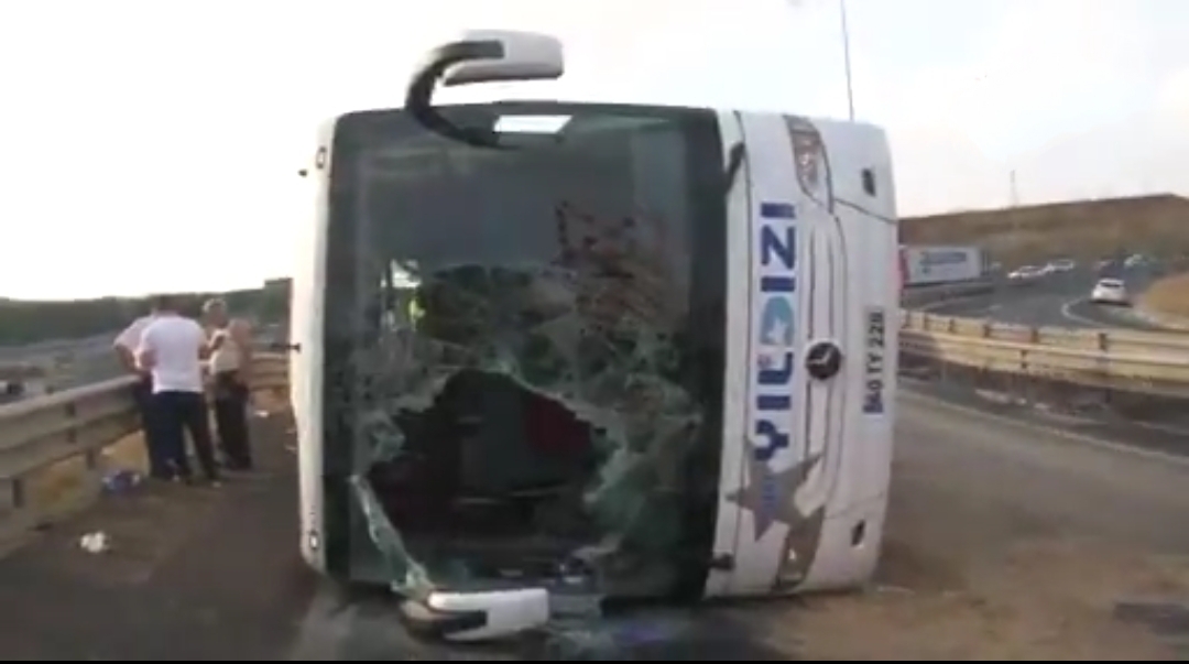 Kuzey Marmara Otoyolu’nda feci kaza: Yolcu otobüsü bariyerlere çarptı, 3 ölü, 20 yaralı