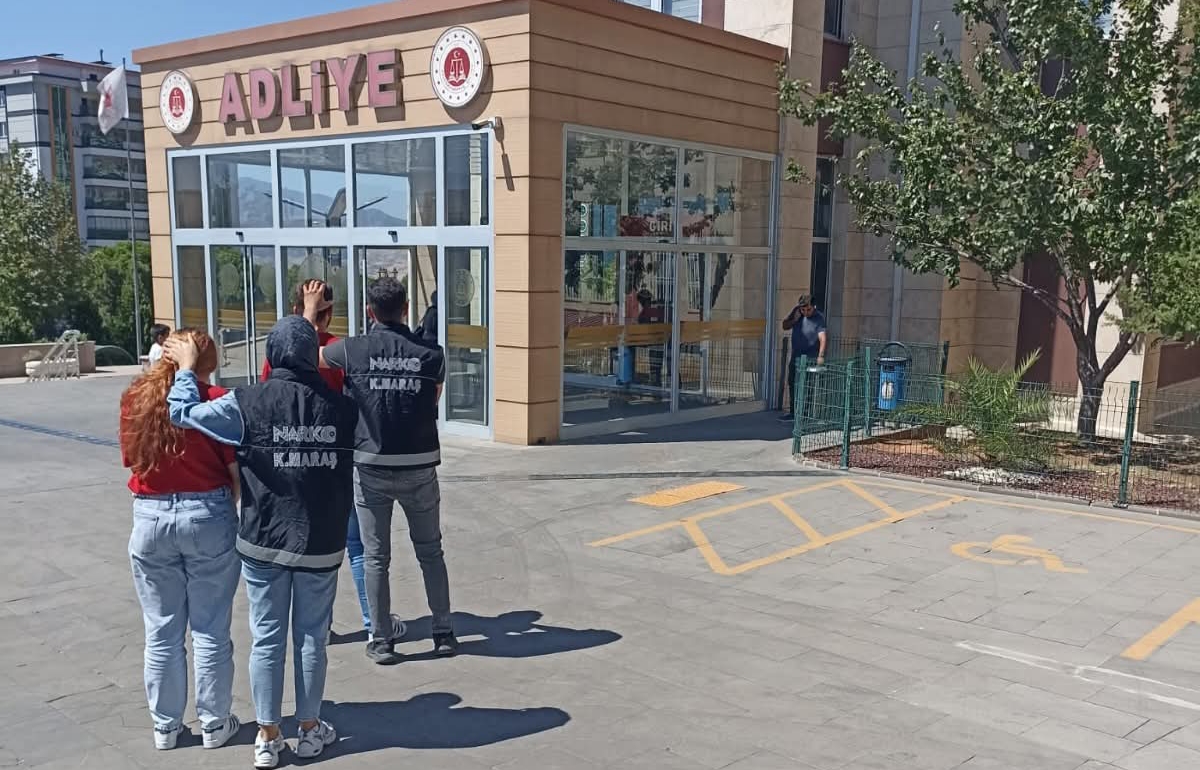 Kahramanmaraş’ta uyuşturucu tacirlerine darbe: 3 şüpheli suçüstü yakalanarak tutuklandı