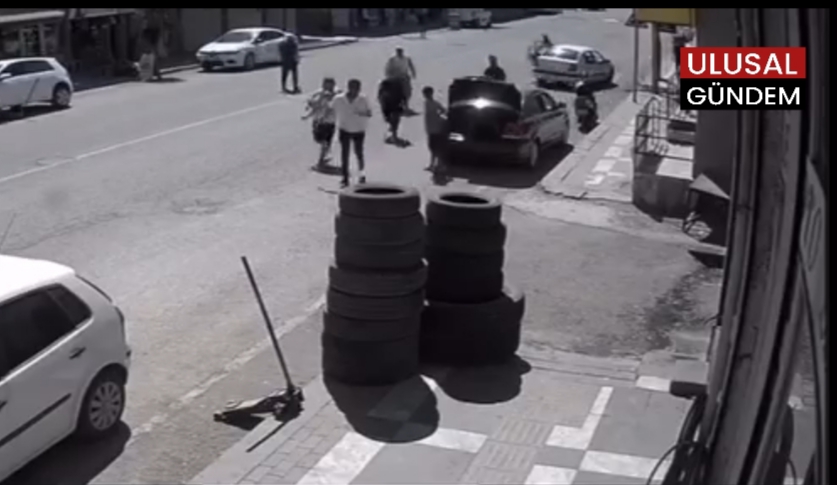 Şanlıurfa’da feci kaza: 3 yaşındaki çocuk ağır yaralandı, O anlar kamerada