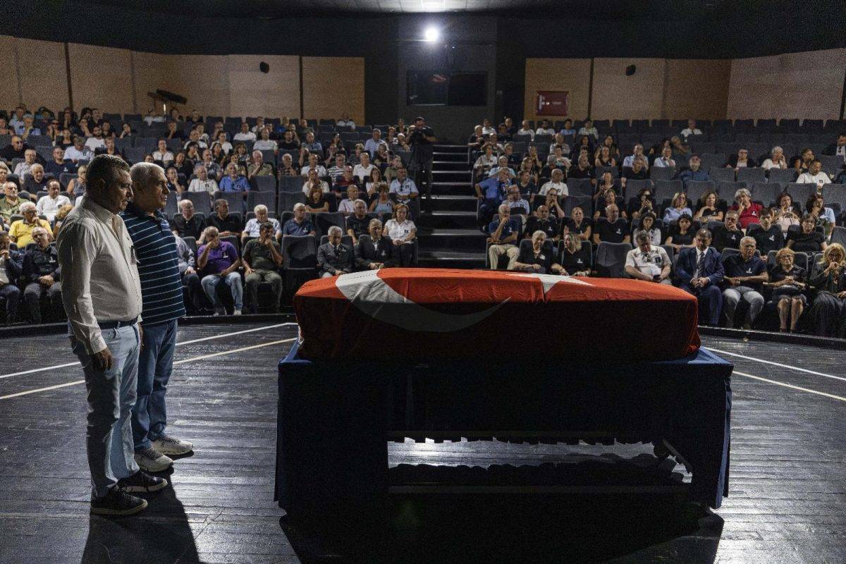 Dokuz Eylül Üniversitesi eski Rektörü Prof. Dr. Emin Alıcı son yolculuğuna uğurlandı