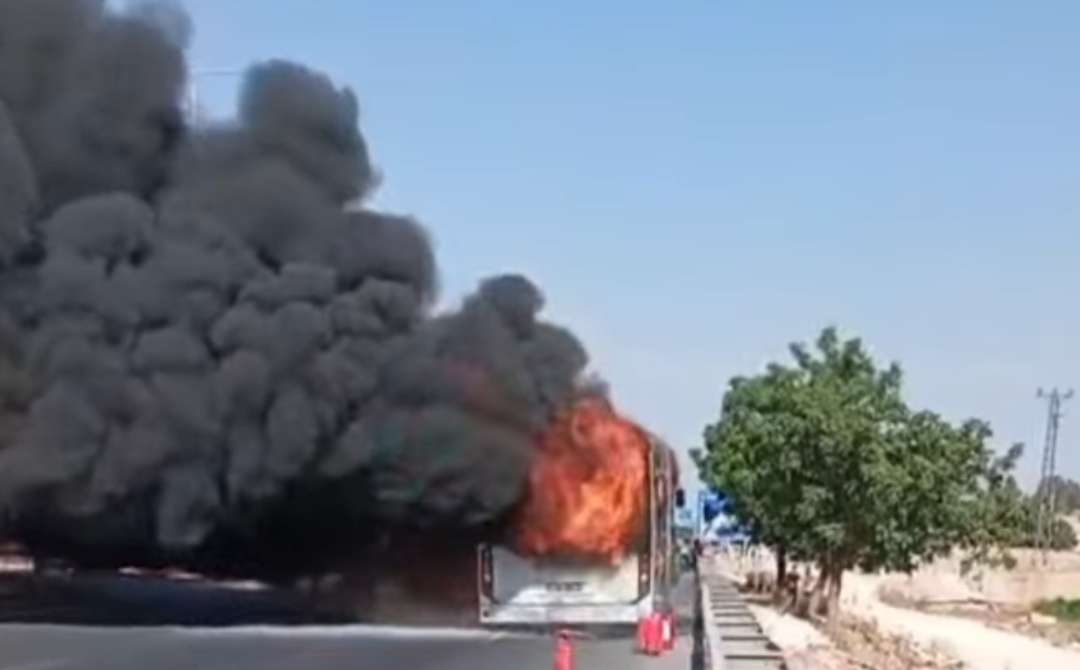 Şanlıurfa’da belediye otobüsü alev alev yandı! Yolcular son anda kurtuldu