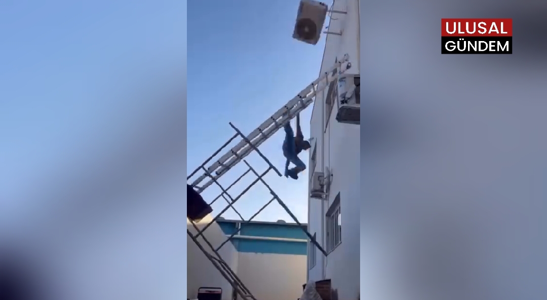Şanlıurfa’da klimayı takarken düşen işçinin üzerine iskele ve klima düştü