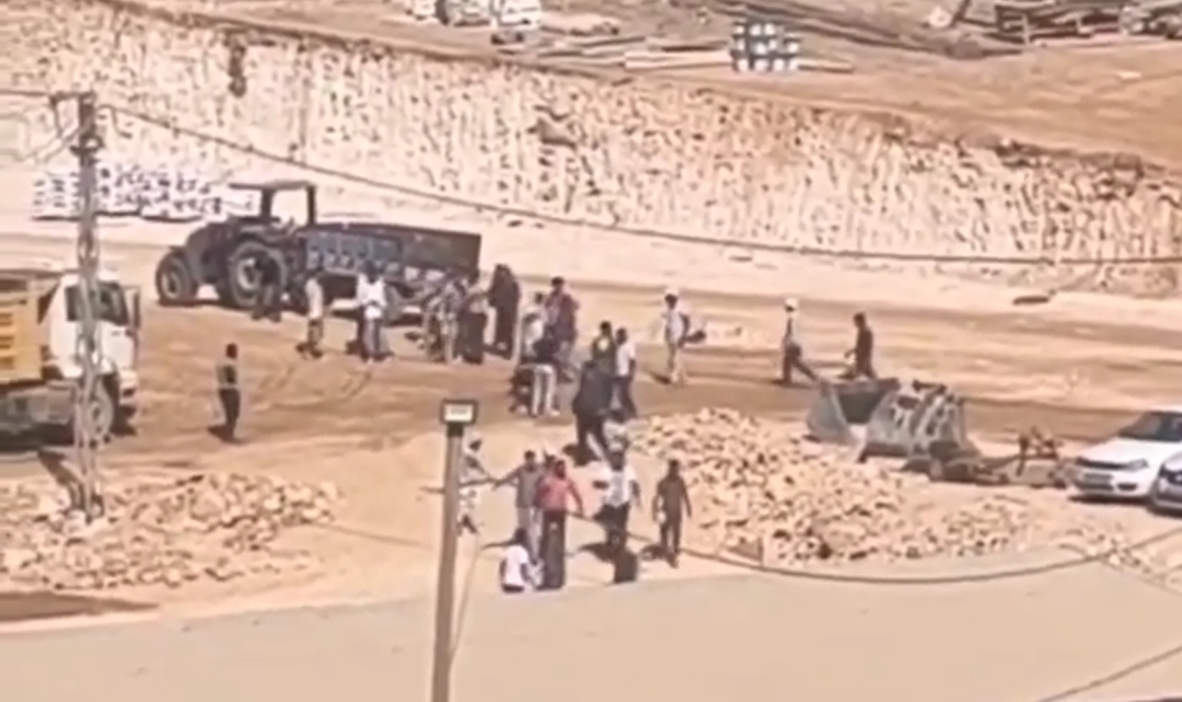 Şanlıurfa’da şantiyede taşlı sopalı kavga: 2 işçi yaralandı, O anlar kamerada