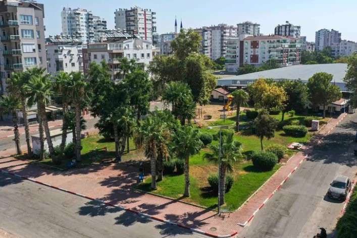 Ferdi Zeyrek’in adı Muratpaşa’daki parkta yaşayacak