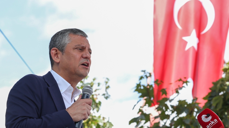 Özgür Özel’den Erdoğan’a tarihi hatırlatma: “İstanbul belediye başkanıyken rüşvet ve yolsuzluktan yargılandı”