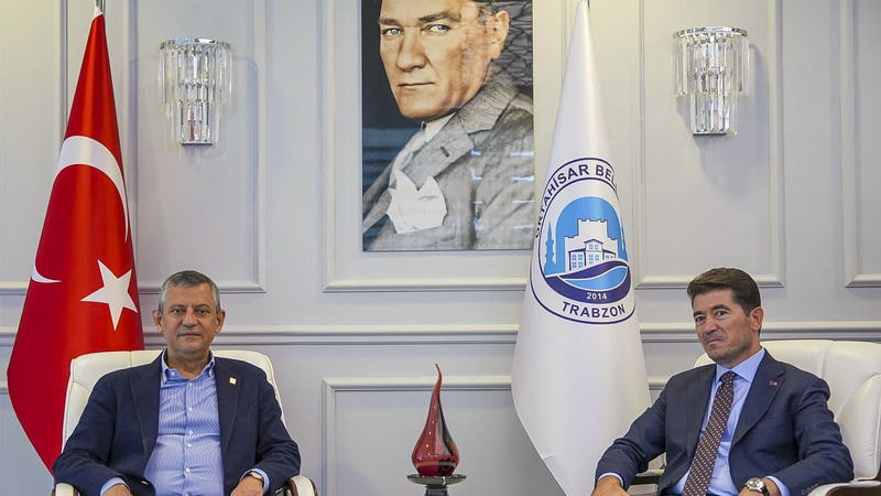 Özgür Özel’den Trabzon’da net mesaj: “Erdoğan yenilmez değil ama Ekrem İmamoğlu yenilmez”