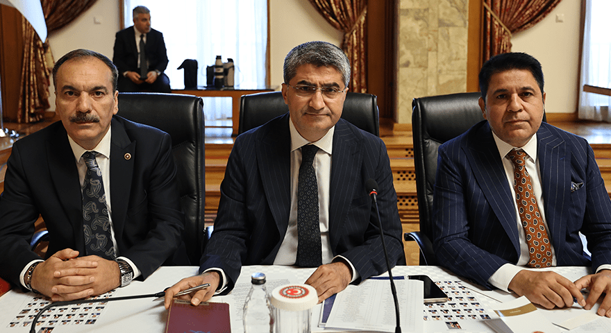 Yeni Yol Partisi’nden Komisyona mesaj: “Sürecin başarısı demokrasi adımlarına bağlı”