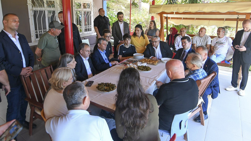 CHP Genel Başkanı Özgür Özel, Çağlar ailesine taziye ziyaretinde bulundu