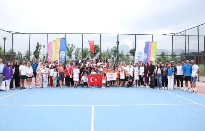 Kayseri’de Zafer Bayramı Tenisle kutlandı: 256 sporcu kortta yarıştı