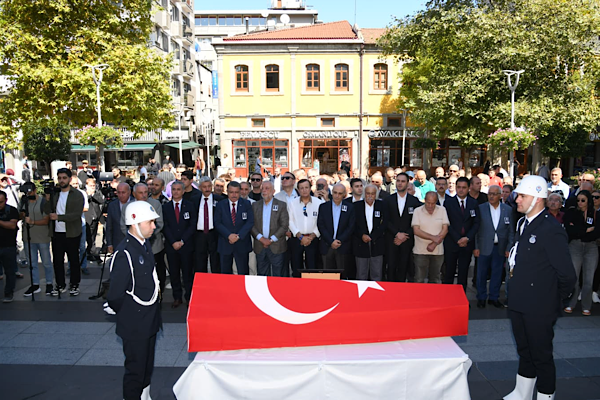 Trabzon’un eski Belediye Başkanı Hasan Melek son yolculuğuna uğurlandı