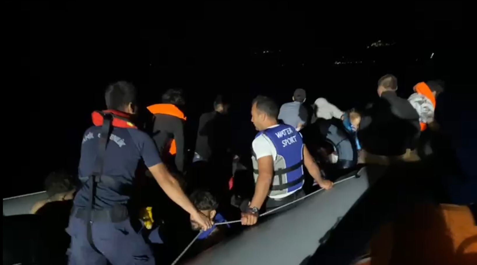 Çanakkale açıklarında yürek sızlatan manzara: Yakalanan 22 göçmenin 21’i çocuk çıktı