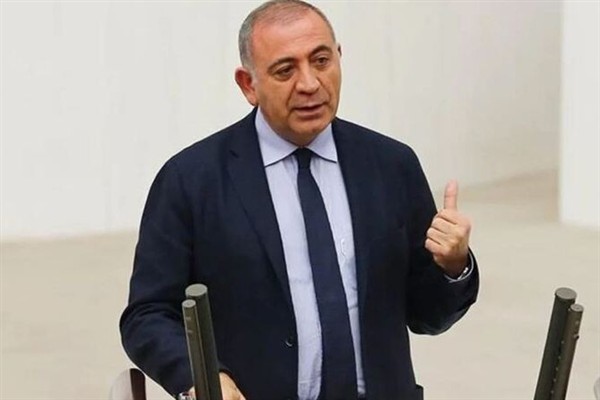 İhraç edilen Gürsel Tekin’den ilk açıklama: “Bizi susturamazsınız, Mücadelemize devam edeceğiz”