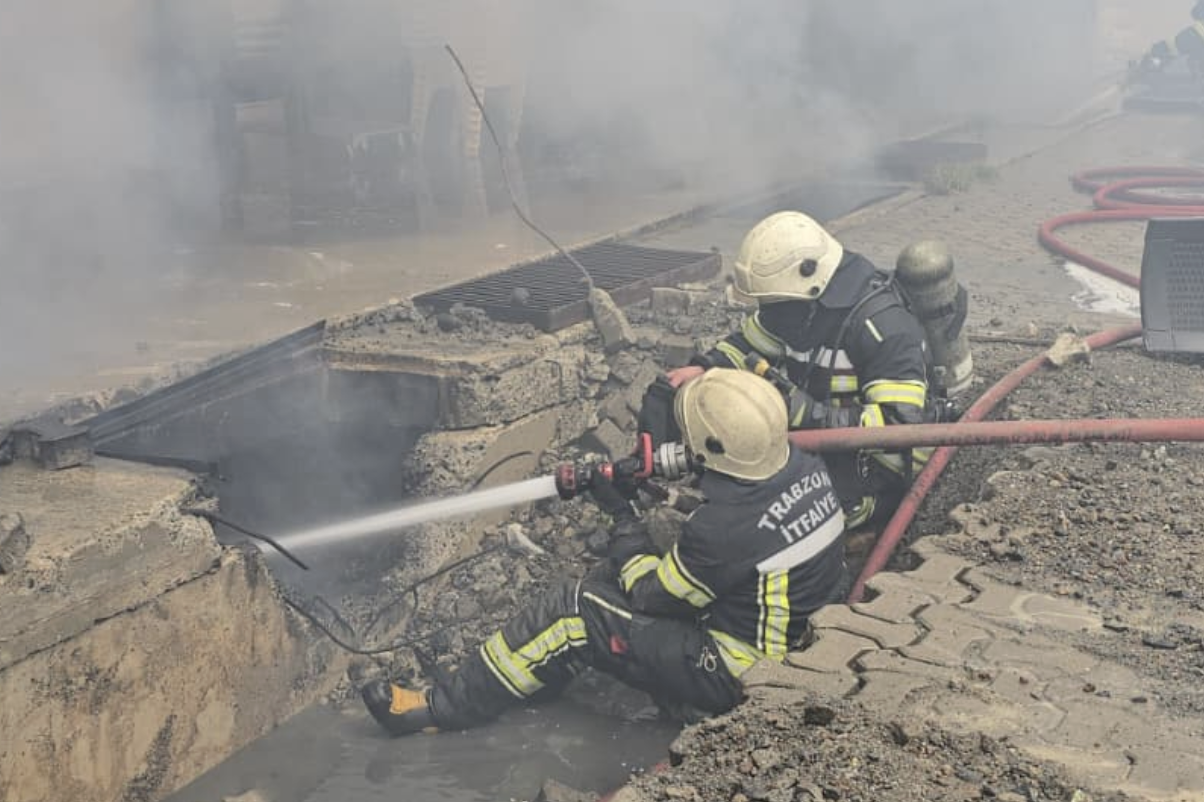 Trabzon’daki AVM yangını kontrol altına alındı