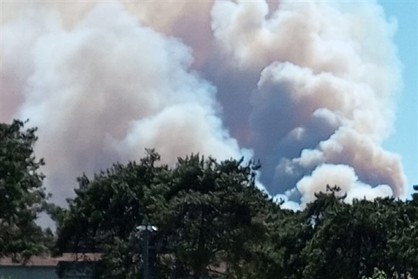 Muğla’da yangınlarla mücadele sürüyor: 3 mahalle tahliye edildi, 582 kişi evlerini terk etti