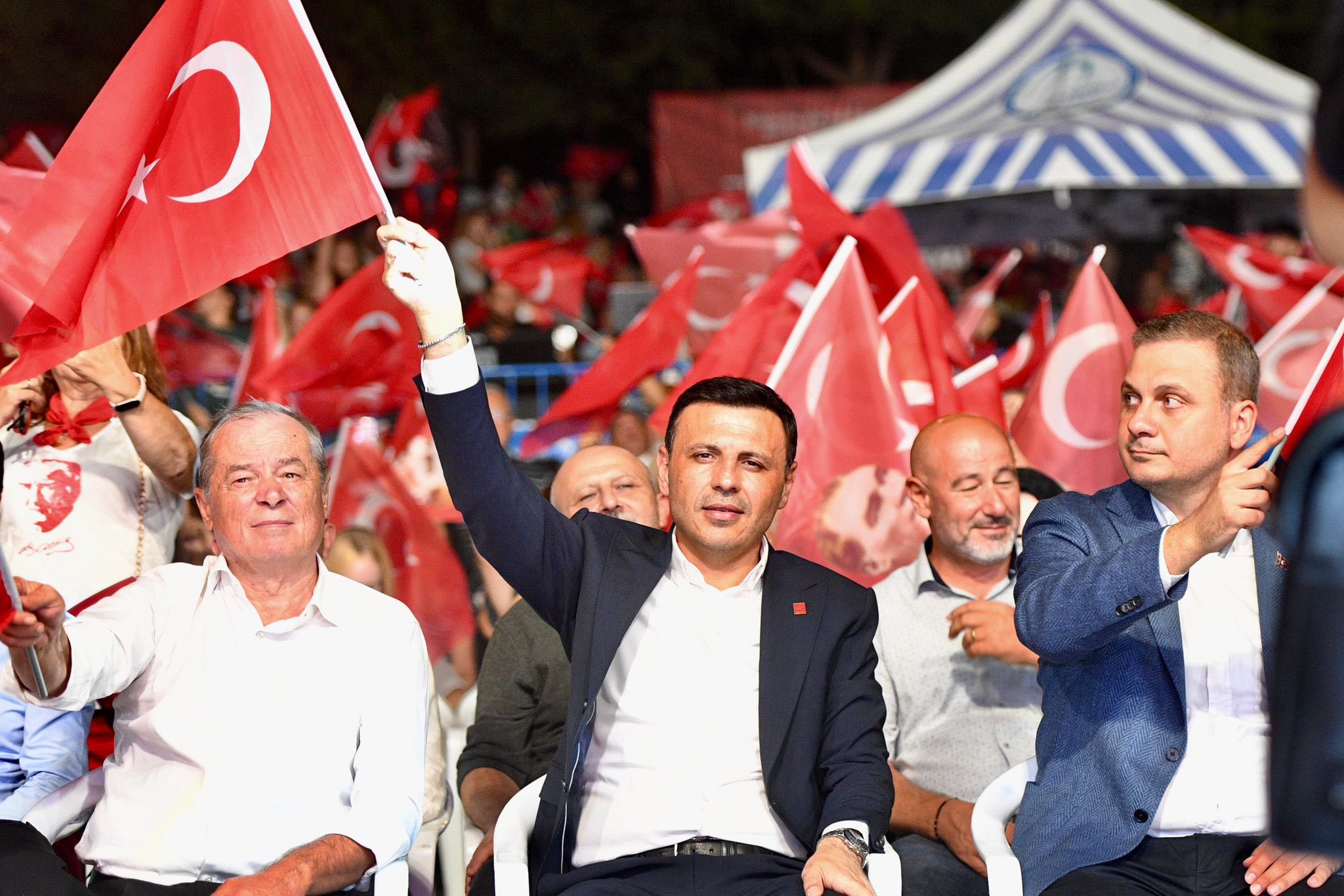 CHP İstanbul İl Başkanı Özgür Çelik mahkeme kararıyla görevden alındı, Yerine Gürsel Tekin kayyum olarak atandı