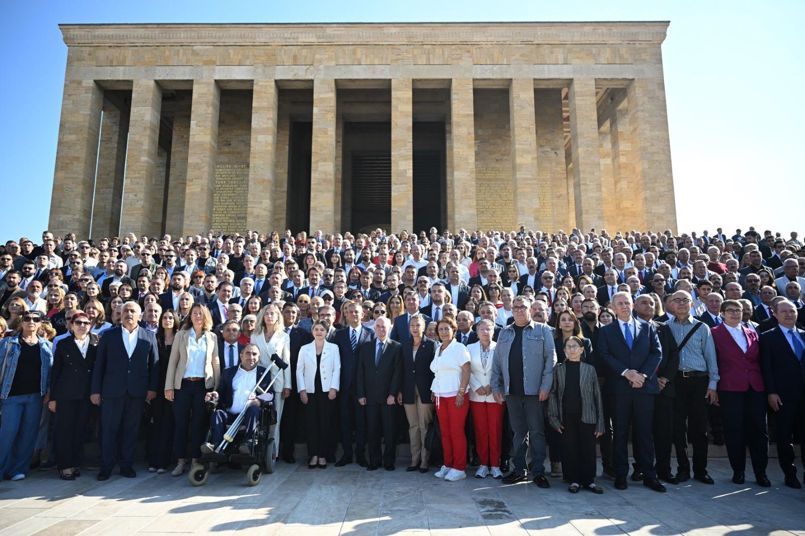CHP, 102. kuruluş yıl dönümünde Anıtkabir’de: “Halkın iradesiyle çalışmaya devam edeceğiz”