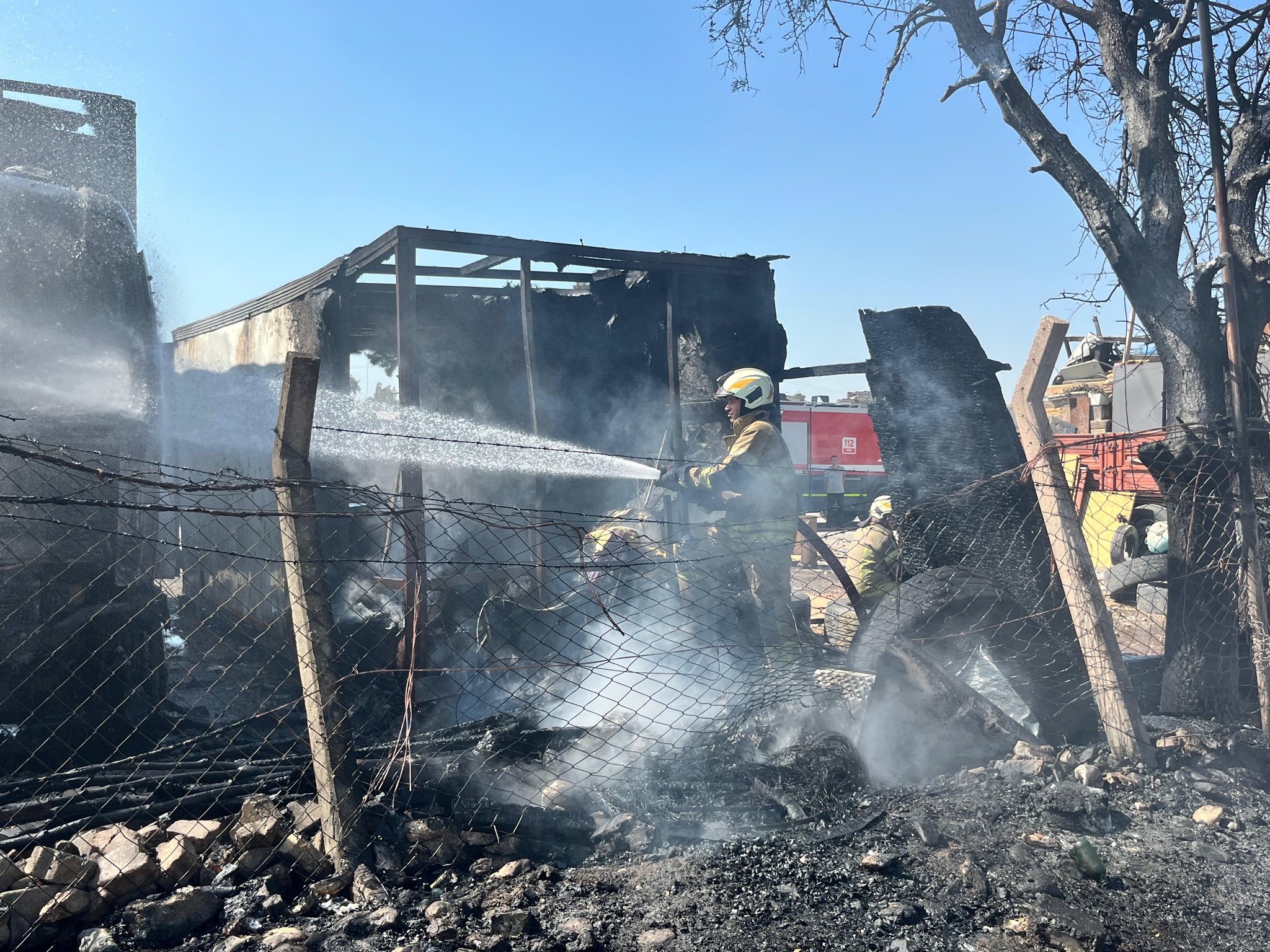 İzmir Bornova’da tır garajında korkutan yangın