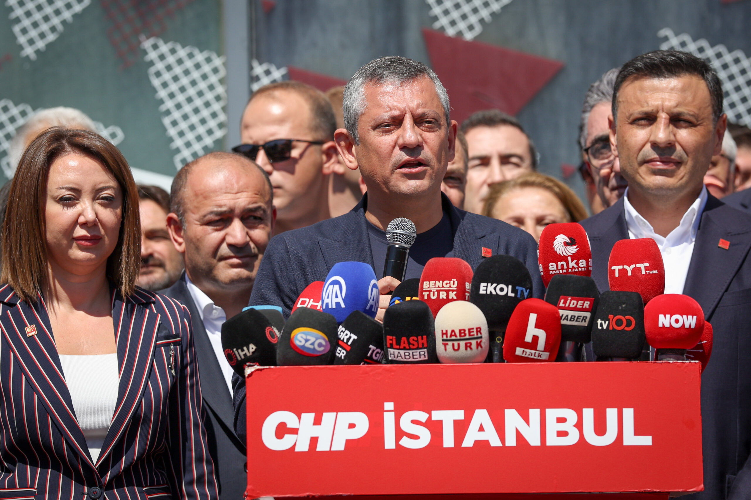 Özgür Özel’den kritik uyarı: “Bu karar, Cumhurbaşkanlığı dahil tüm mazbataları tartışmaya açar”