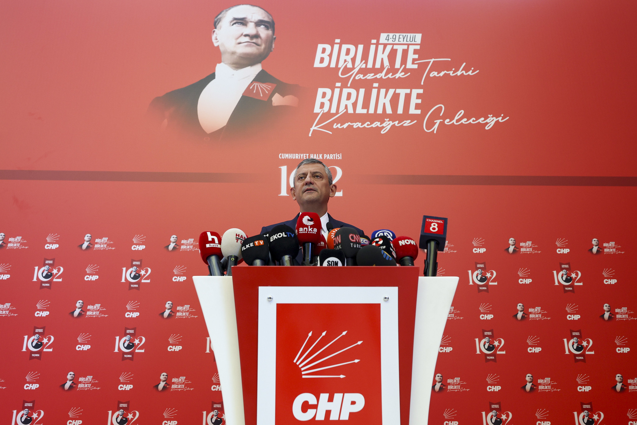 Özgür Özel: “Cumhuriyet’i Demokrasi yapan muhalefetin varlığı ve gücüdür”