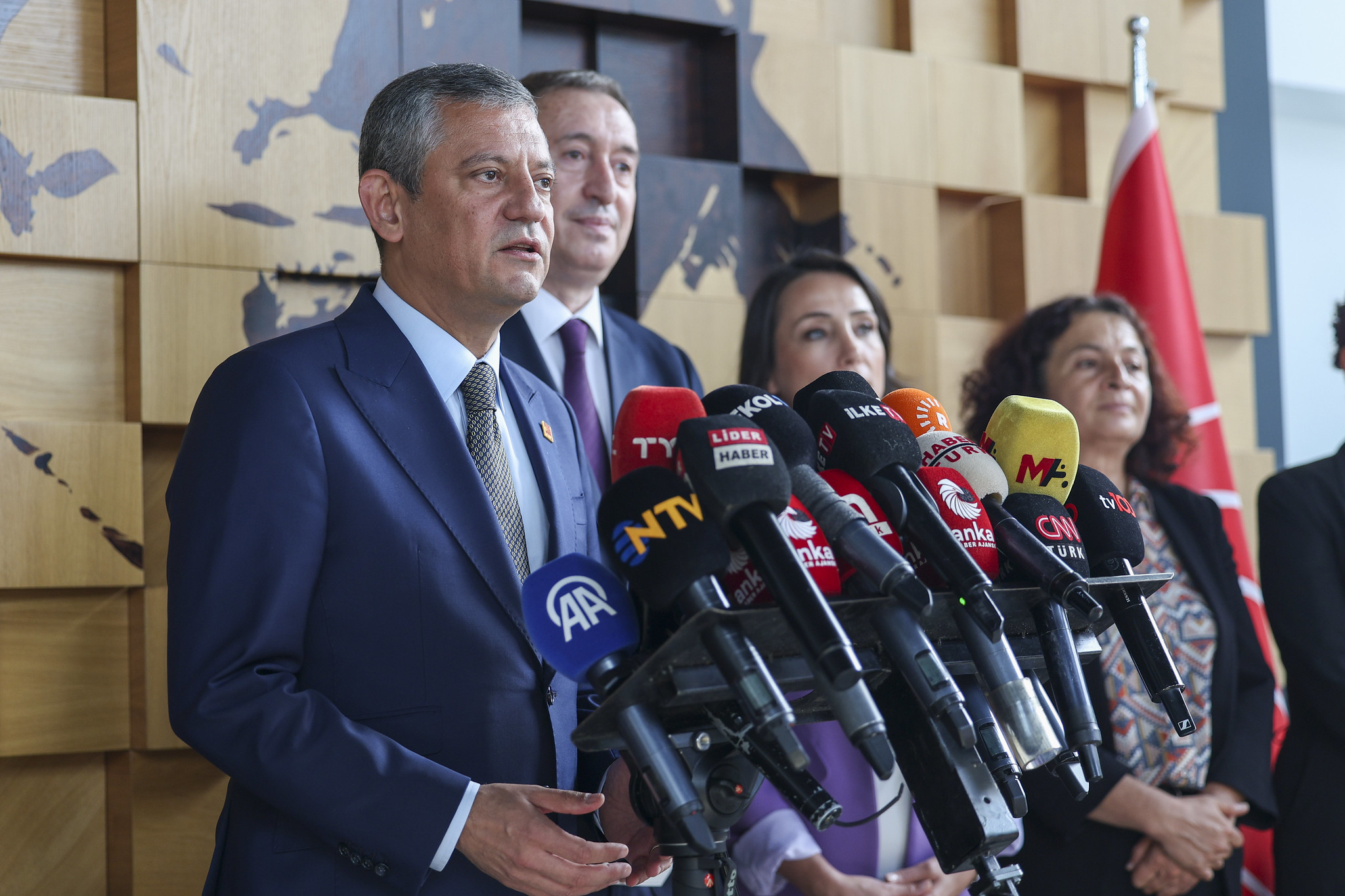 Özgür Özel: “Bu ablukanın benzeri gar katliamına karşı alınsaydı, 104 canımız gitmezdi”