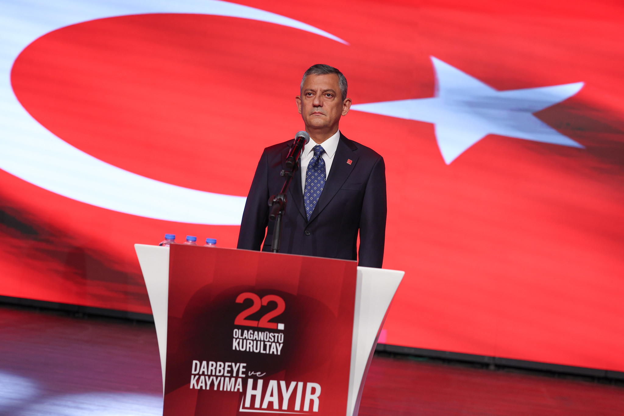 Özgür Özel Kurultay kürsüsünden seslendi: “Saldırılara karşı CHP bir bütündür”