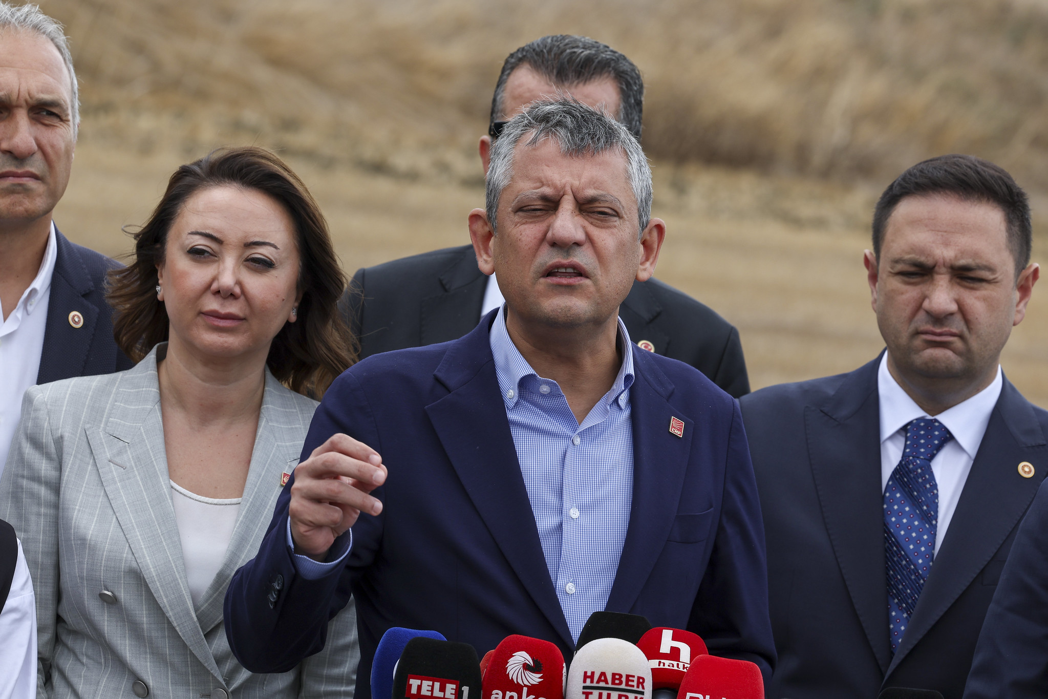 Özgür Özel’den Erdoğan-Trump görüşmesine sert eleştiri: “Türkiye yağlı müşteriye dönüştü, Gazze’nin ‘G’si konuşulmadı”