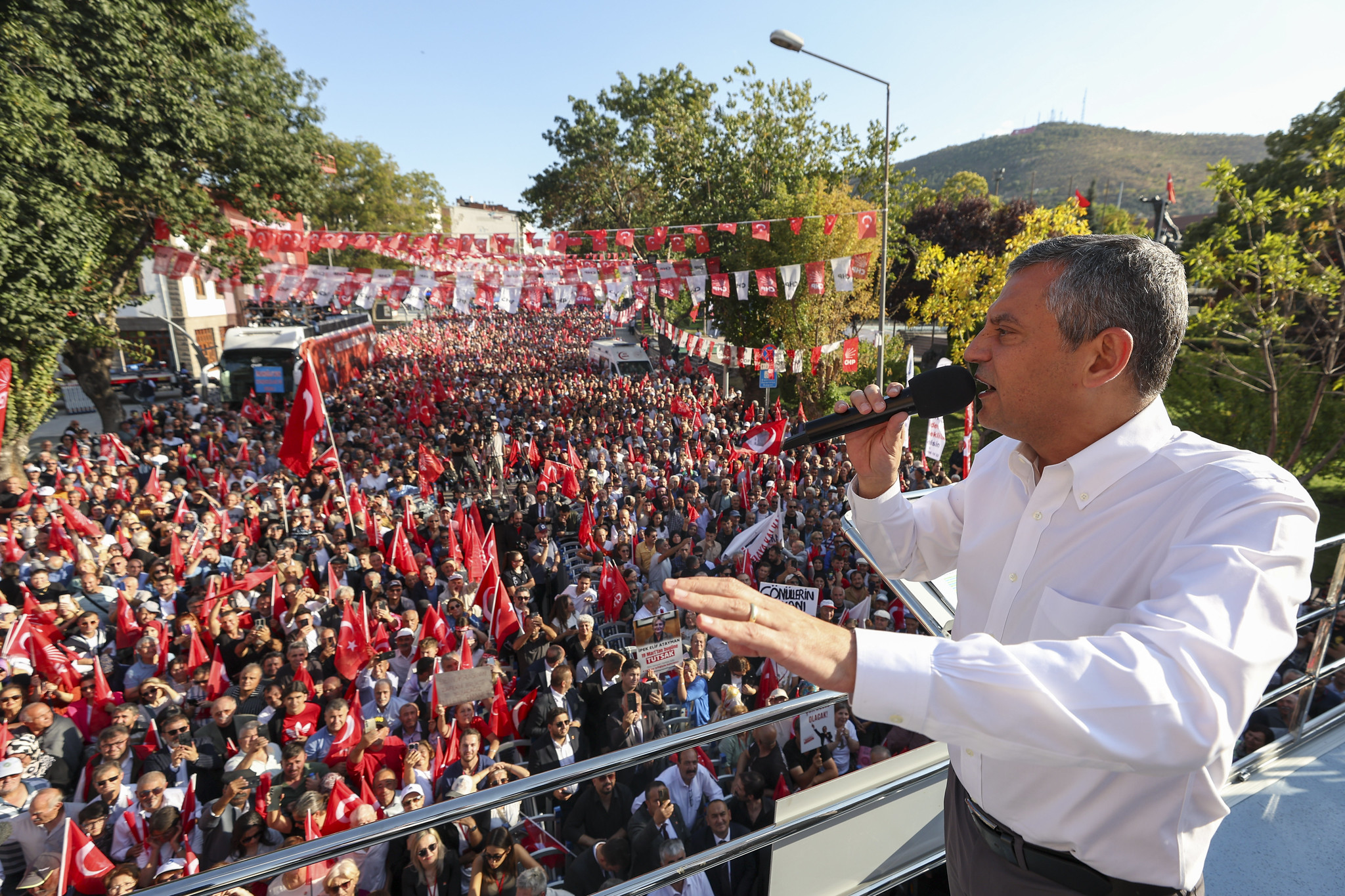 Özgür Özel Afyon’dan seslendi: “Meşruiyet Trump’ta arandı, Şimdi meydan ‘İstifa’ diyor”