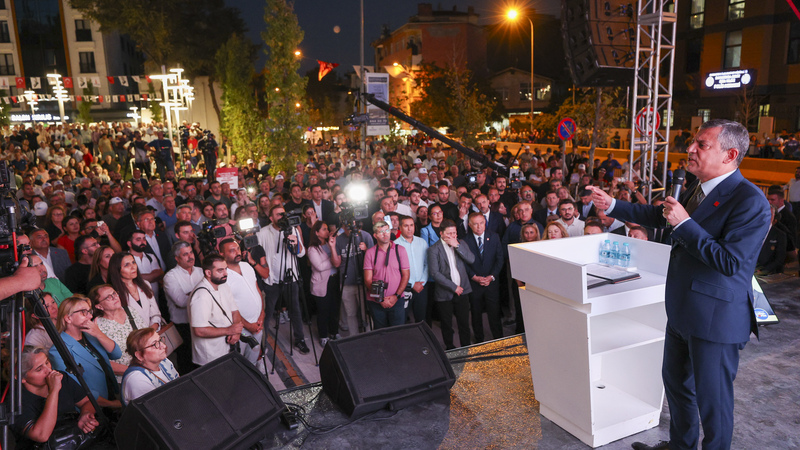 Özgür Özel’den iktidara sert mesaj: “Parti içinde ve dışında seçilmemiş kimseye hürmetimiz yoktur”