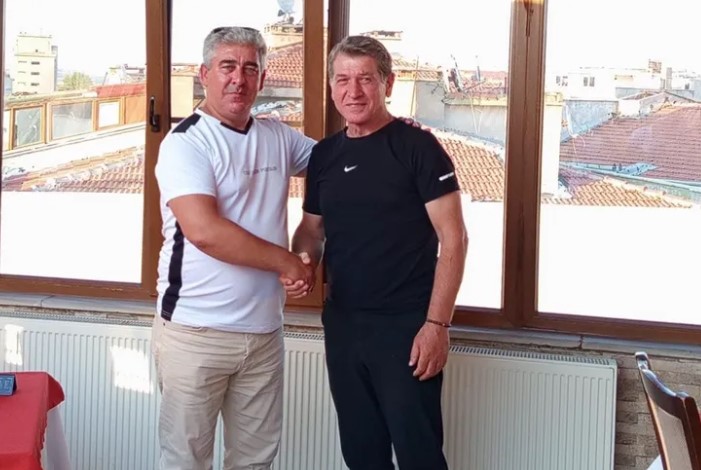 Uzunköprüspor Teknik Direktör İbrahim Çelik ile yollarını ayırdı