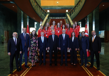 Cumhurbaşkanı Erdoğan, A Millî Kadın Voleybol Takımı‘nı kabul etti